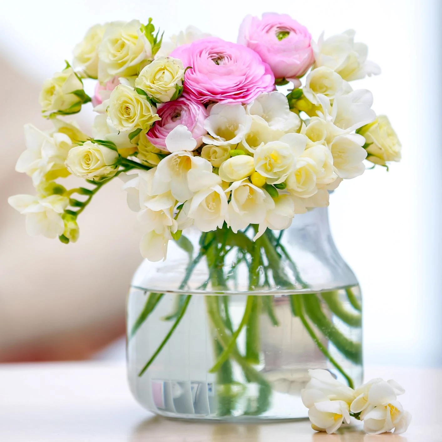 Freesia & Ranunculus - Pastel Blend
